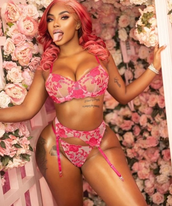 Я знаю, как погрузить тебя в мир страсти и наслаждения. У меня есть все, чтобы сделать нашу встречу незабываемой – опыт, любовь и желание. Моя фотография – это лишь малая часть того, что тебя ждет. Я живу в Москве и могу приехать к тебе в любое удобное для тебя место. Мои услуги на высшем уровне, я осуществлю все твои фантазии. Умею играть ролевые игры, массировать и дарить нежность. Мои клиенты всегда возвращаются ко мне снова и снова. Доверься мне и открой новые горизонты удовольствия. 💋🔥💓 43, 22 года