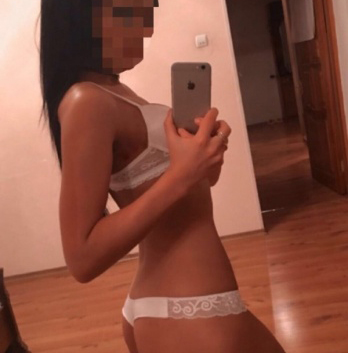 Со мной ты окунешься в мир наслаждений и удовольствия. Я могу стать твоей идеальной компаньонкой на любое мероприятие или просто провести с тобой горячую ночь. У меня есть много фото, чтобы ты мог увидеть, насколько я сексуальна и соблазнительна. У меня есть обширный опыт и креативность, чтобы сделать наше время незабываемым. Забудь о повседневности и позволь мне удовлетворить все твои желания. Живу в Москве и с нетерпением жду встречи с тобой. 💋 6941, 23 года